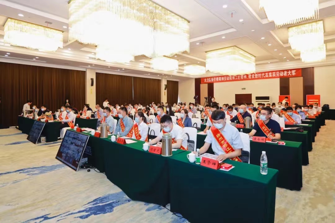 图1-2、表彰大会会场.jpg