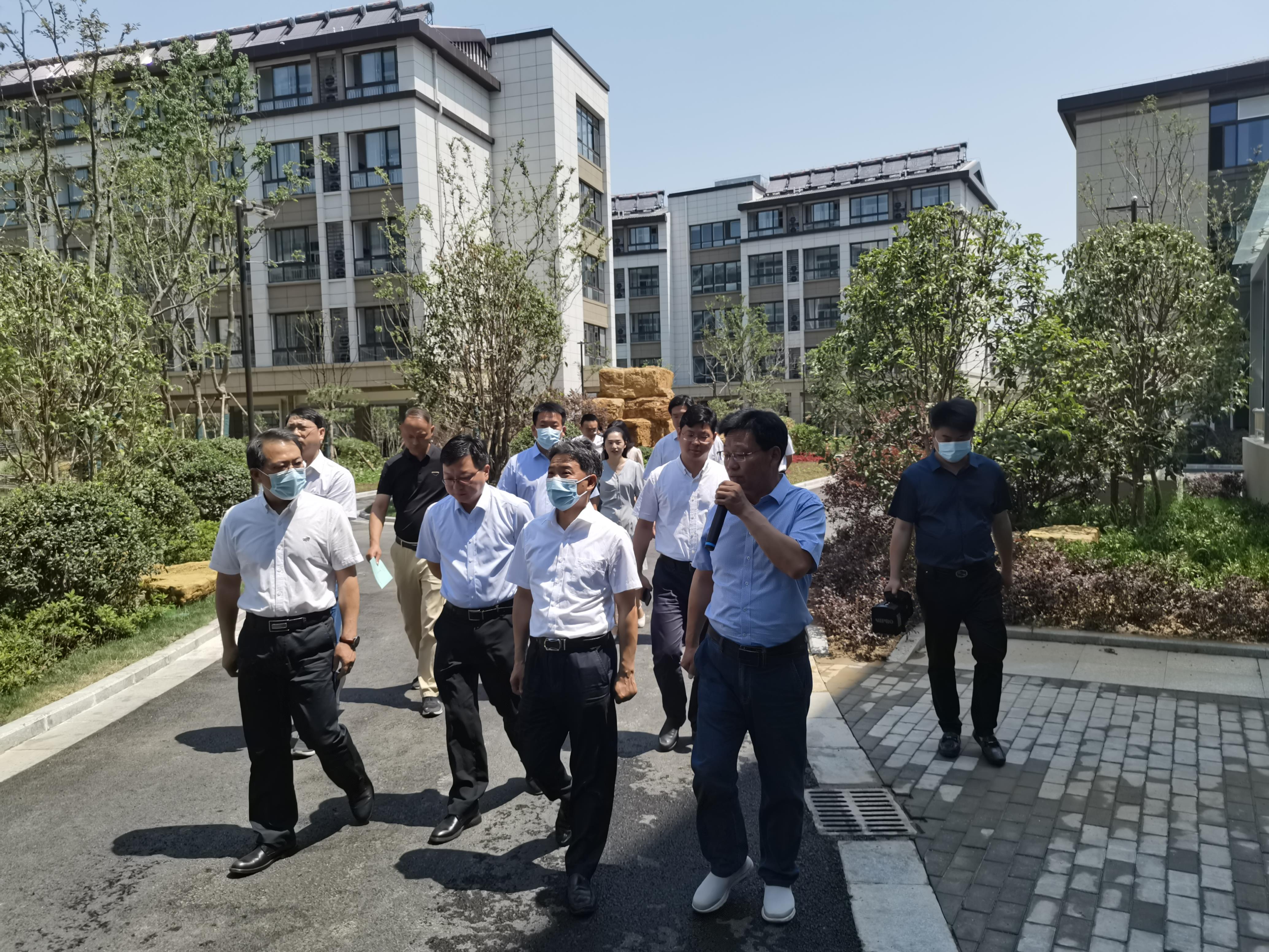 图1-2、康尧副部长调研维扬人才公寓项目建设.jpg