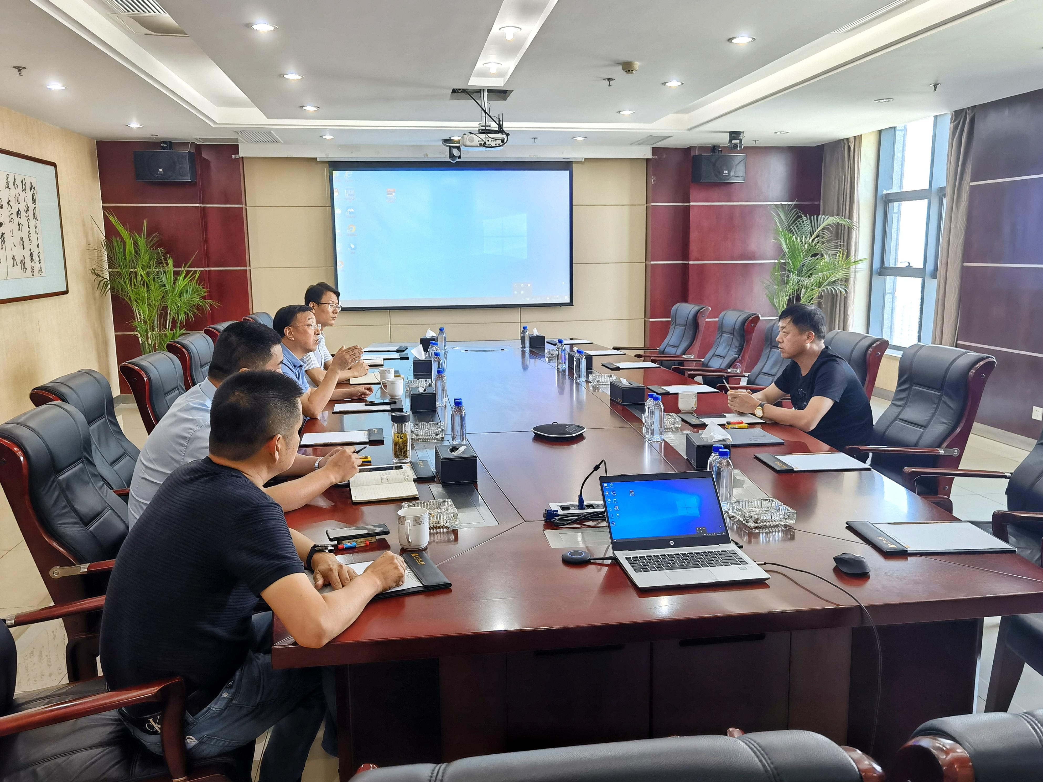 图1-2、无锡耐思股份董事长杨卫东考察集团公司.jpg