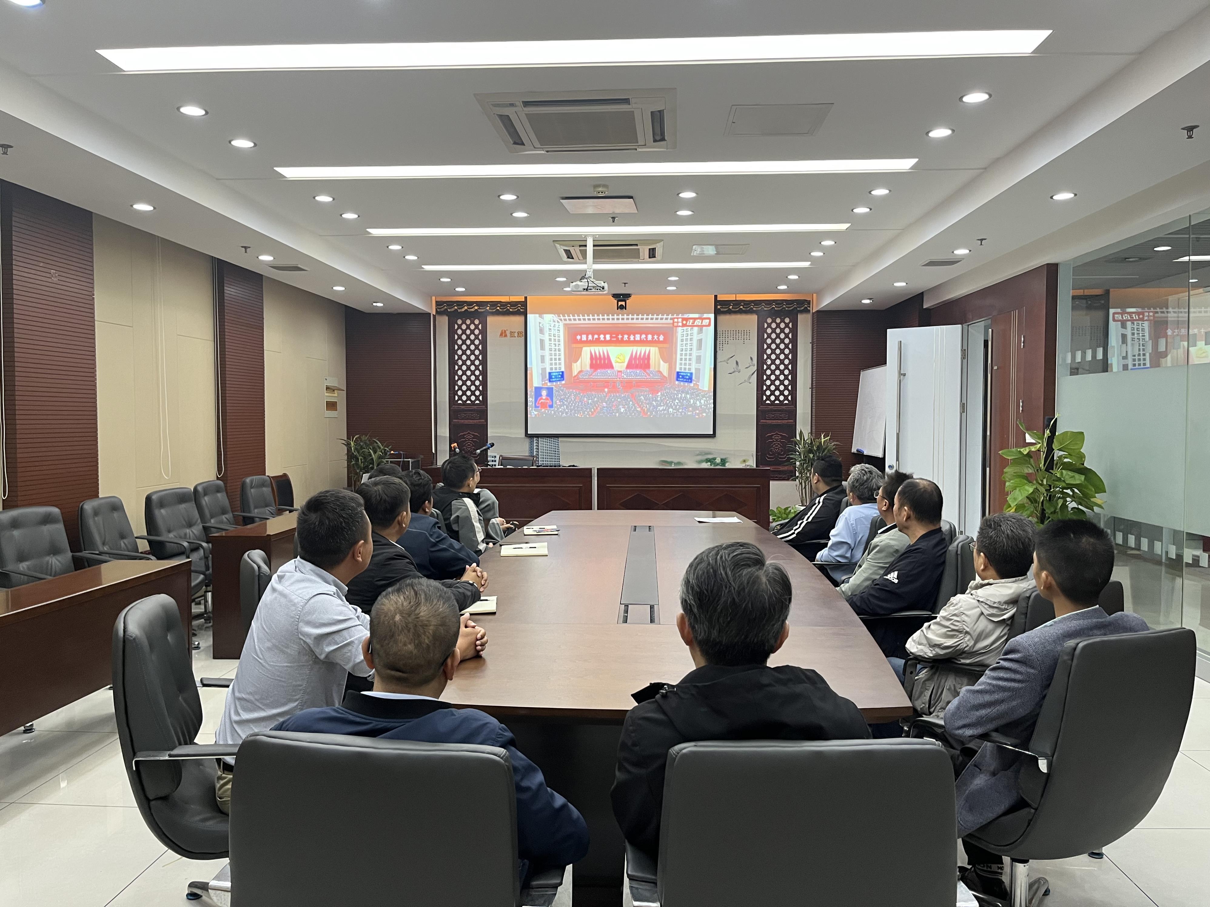 图1-14、万隆基础公司收看二十大开幕会.jpg