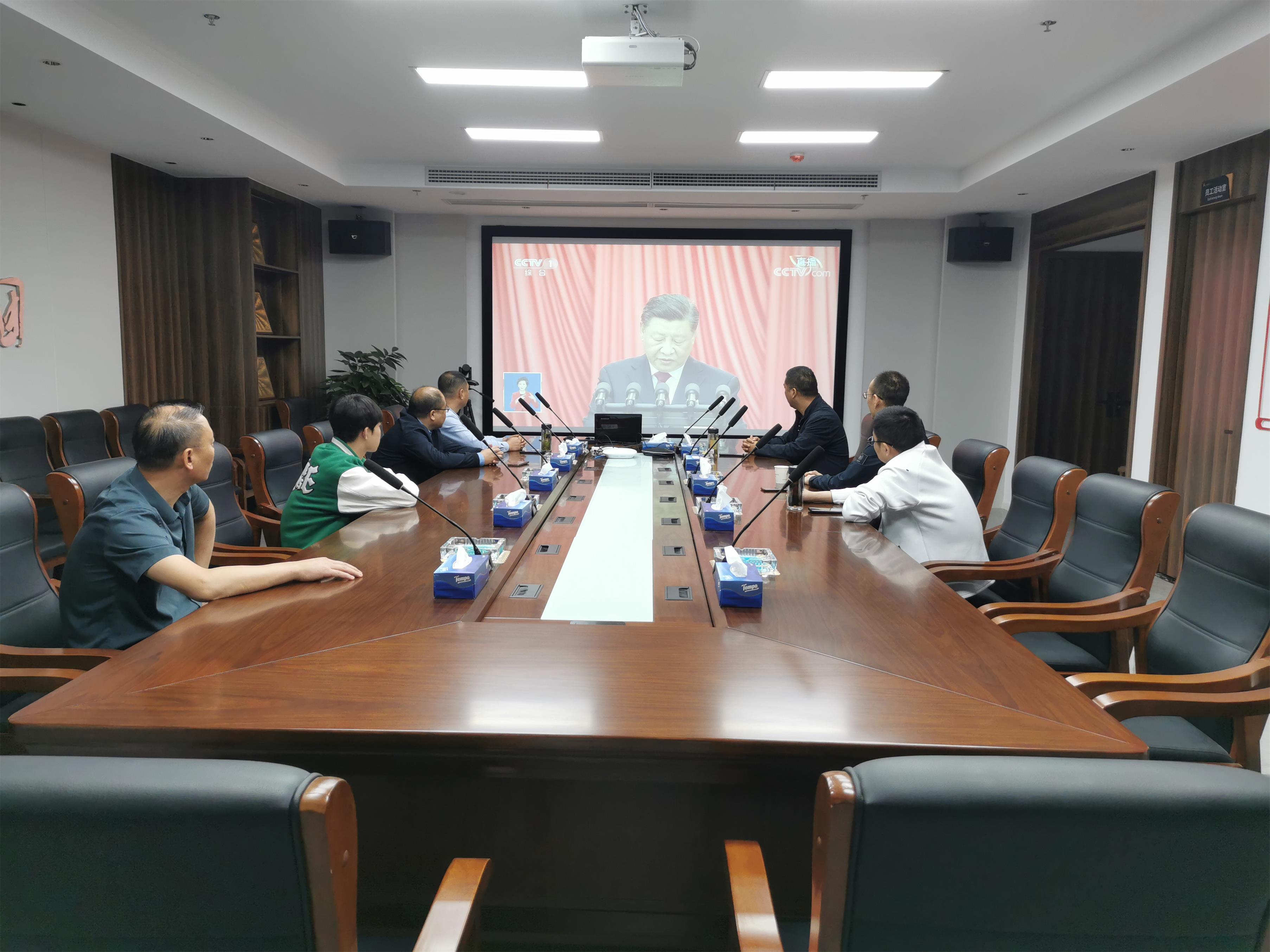 图1-17、苏南分公司收看二十大开幕会.jpg