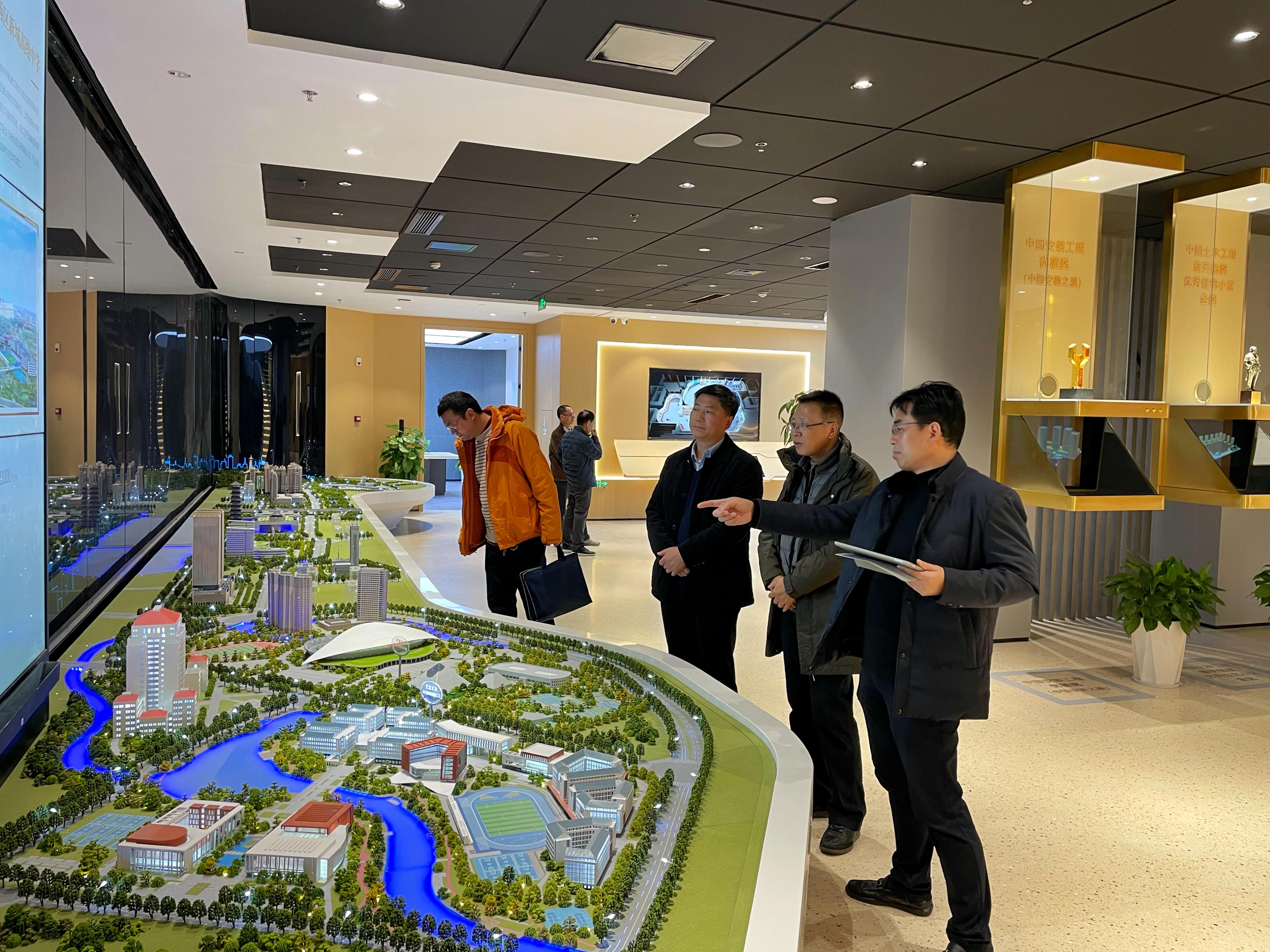 图1-3-2、钢结构协会参观展厅.jpg