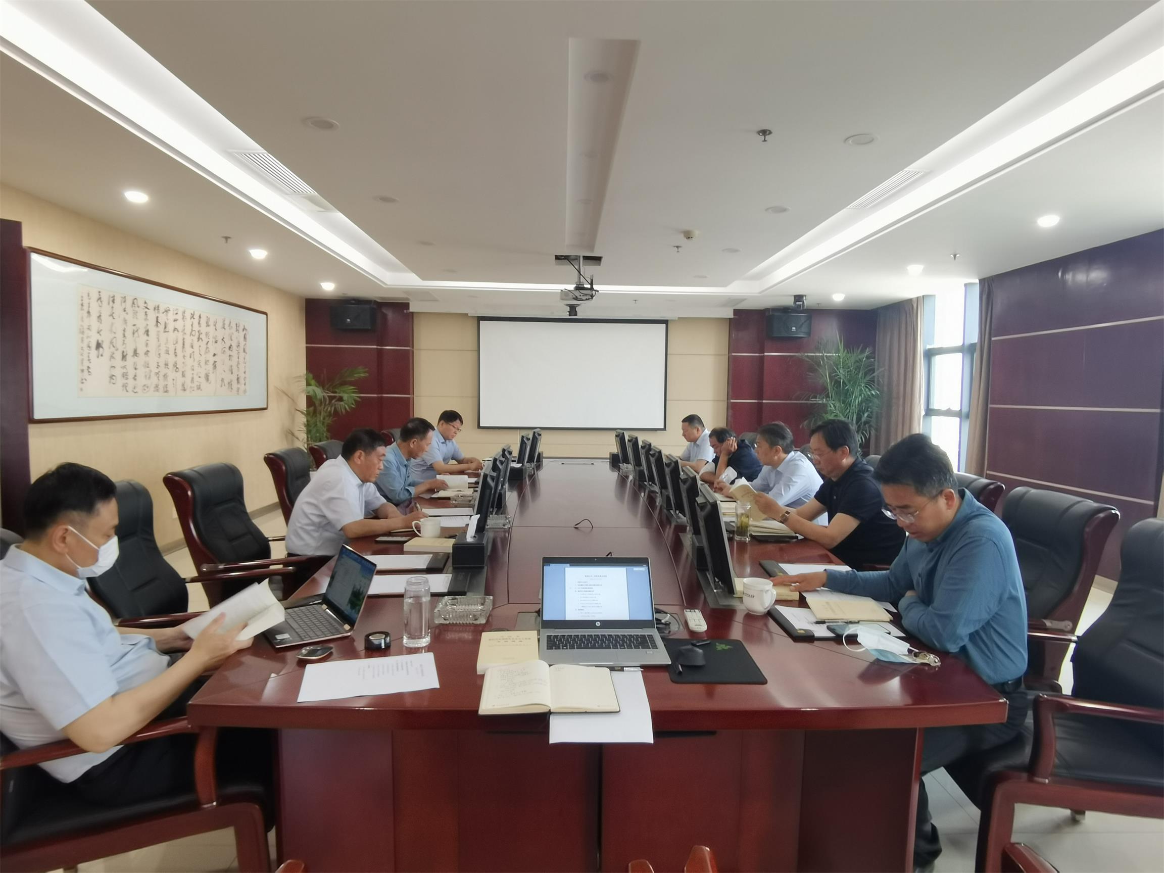 图1-8、集团公司二季度党委会.jpg