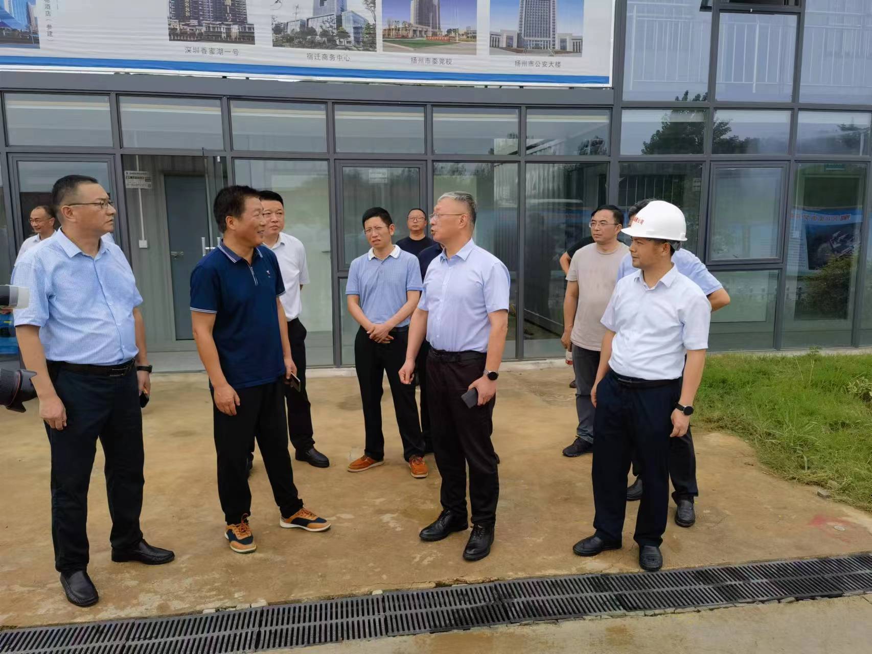 图1-1、王庆伟检查蜀冈初级中学.jpg